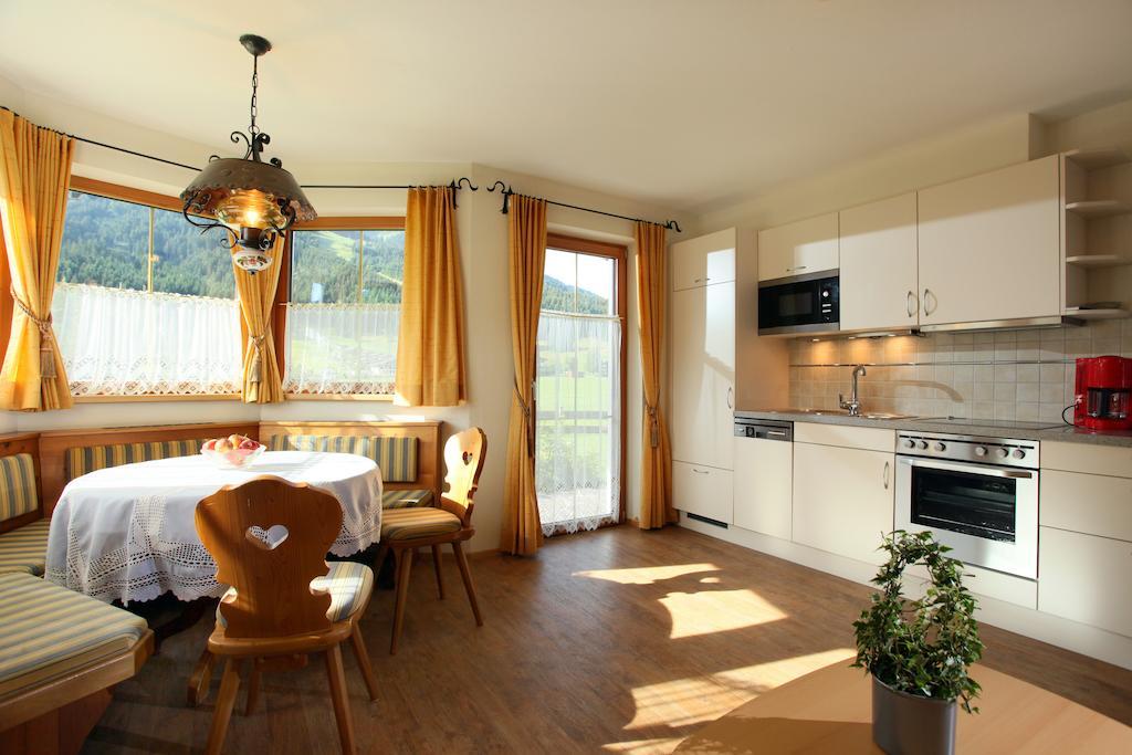 Haus Hirzinger Apartment Brixen im Thale Cameră foto