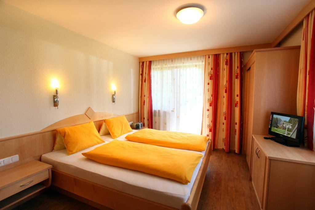 Haus Hirzinger Apartment Brixen im Thale Cameră foto